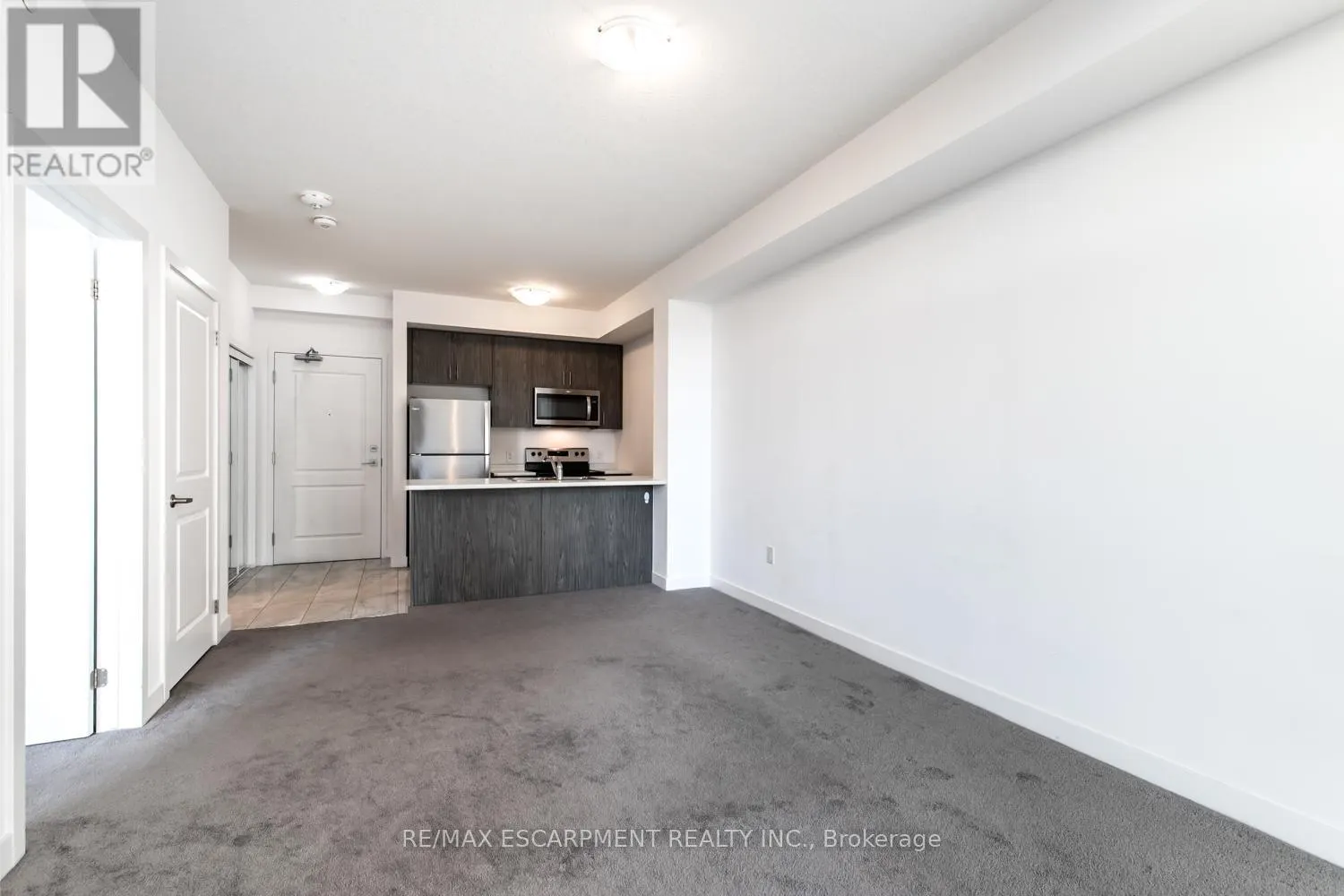 326 - 450 DUNDAS STREET
