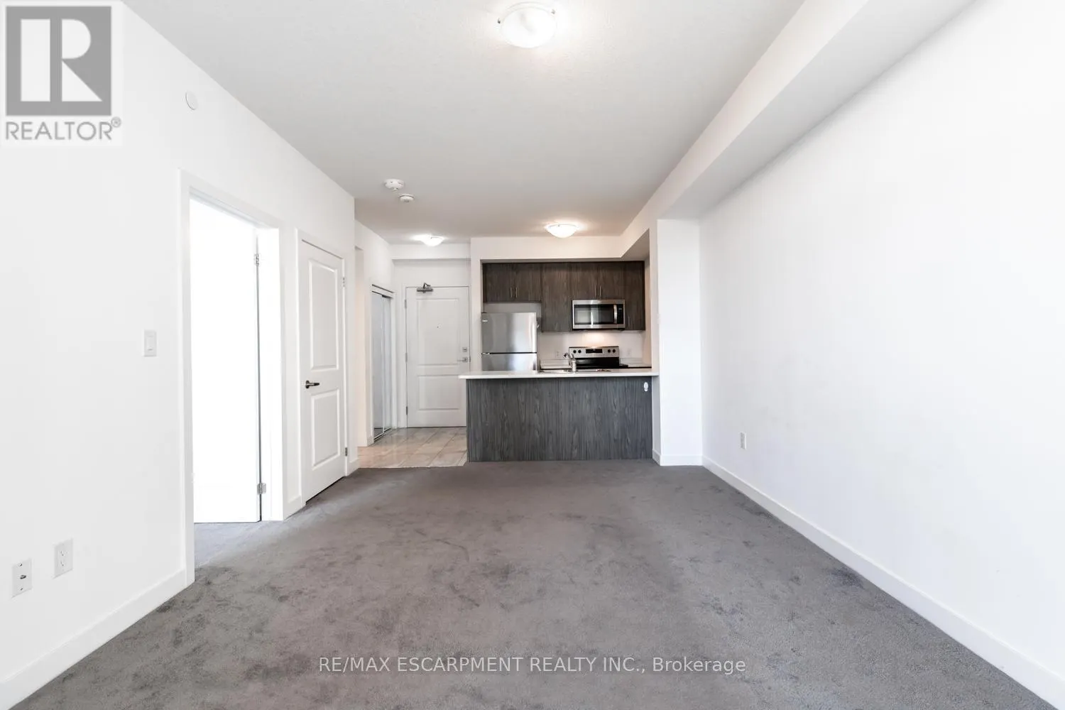 326 - 450 DUNDAS STREET