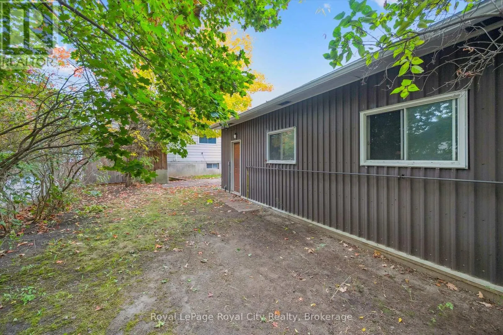24 HOOPER STREET