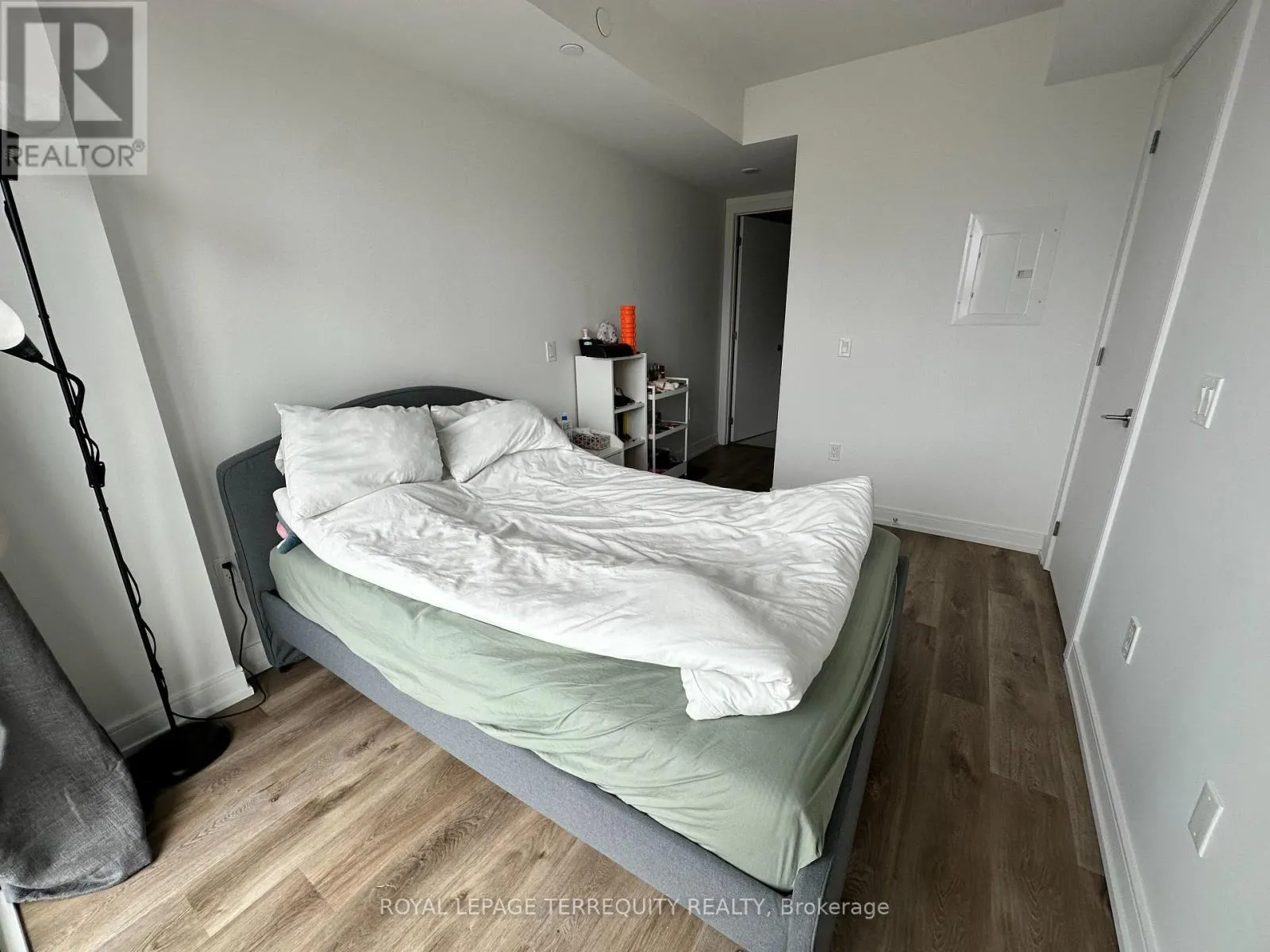 812 - 1 JARVIS STREET