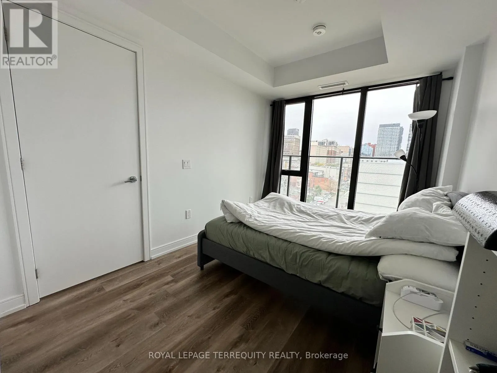 812 - 1 JARVIS STREET