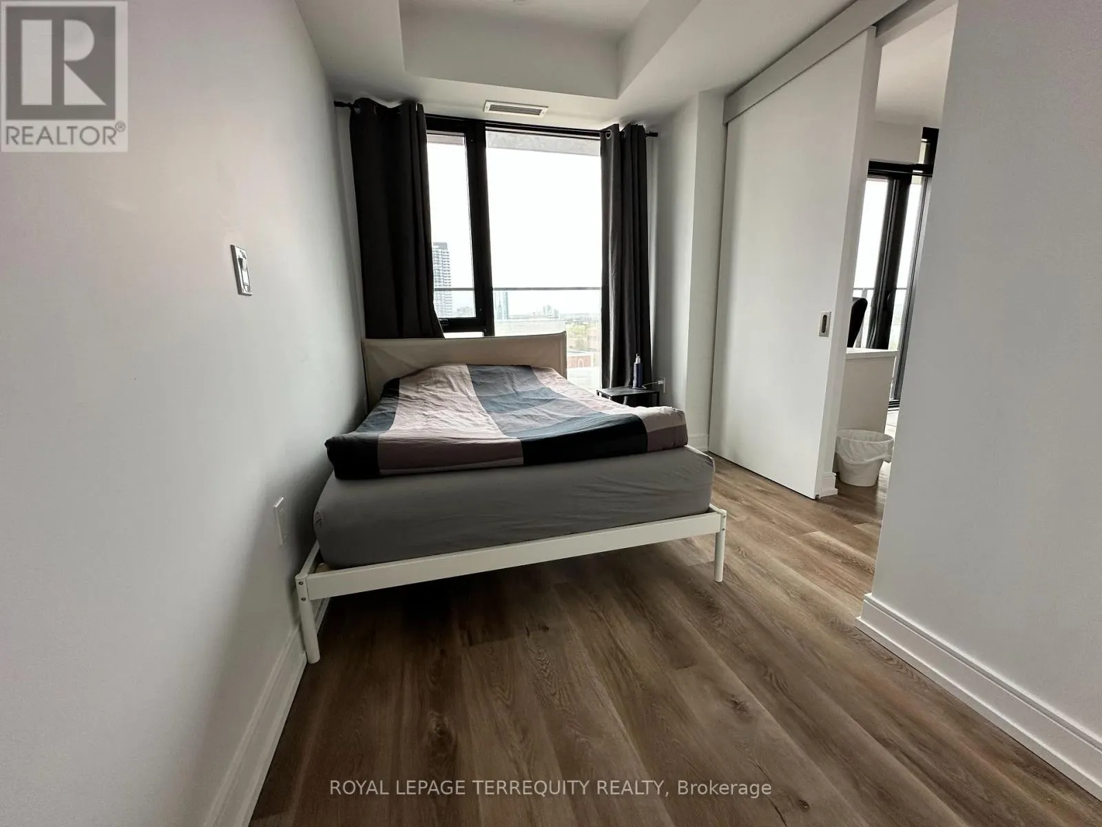 812 - 1 JARVIS STREET