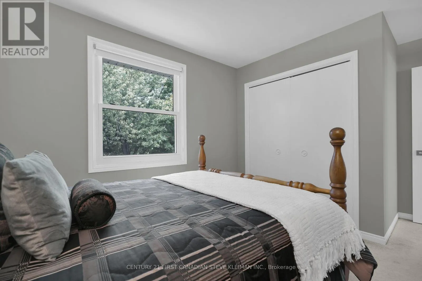 96 MERIDENE CRESCENT W