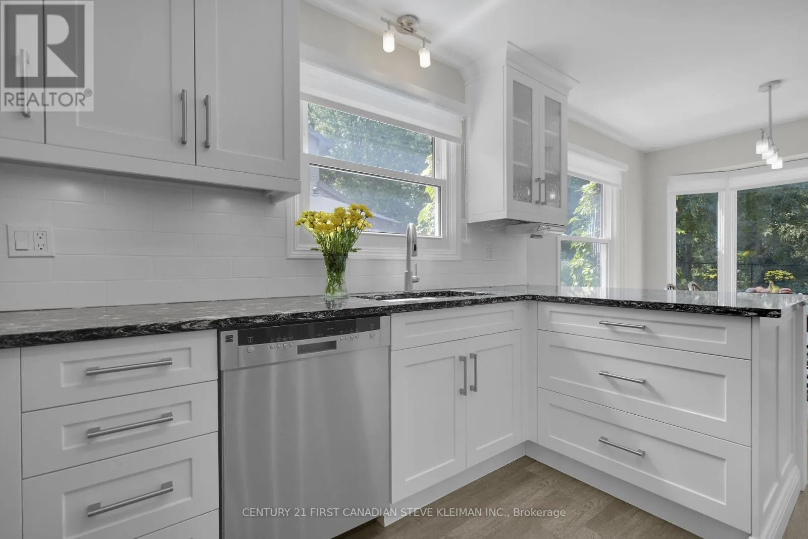 96 MERIDENE CRESCENT W