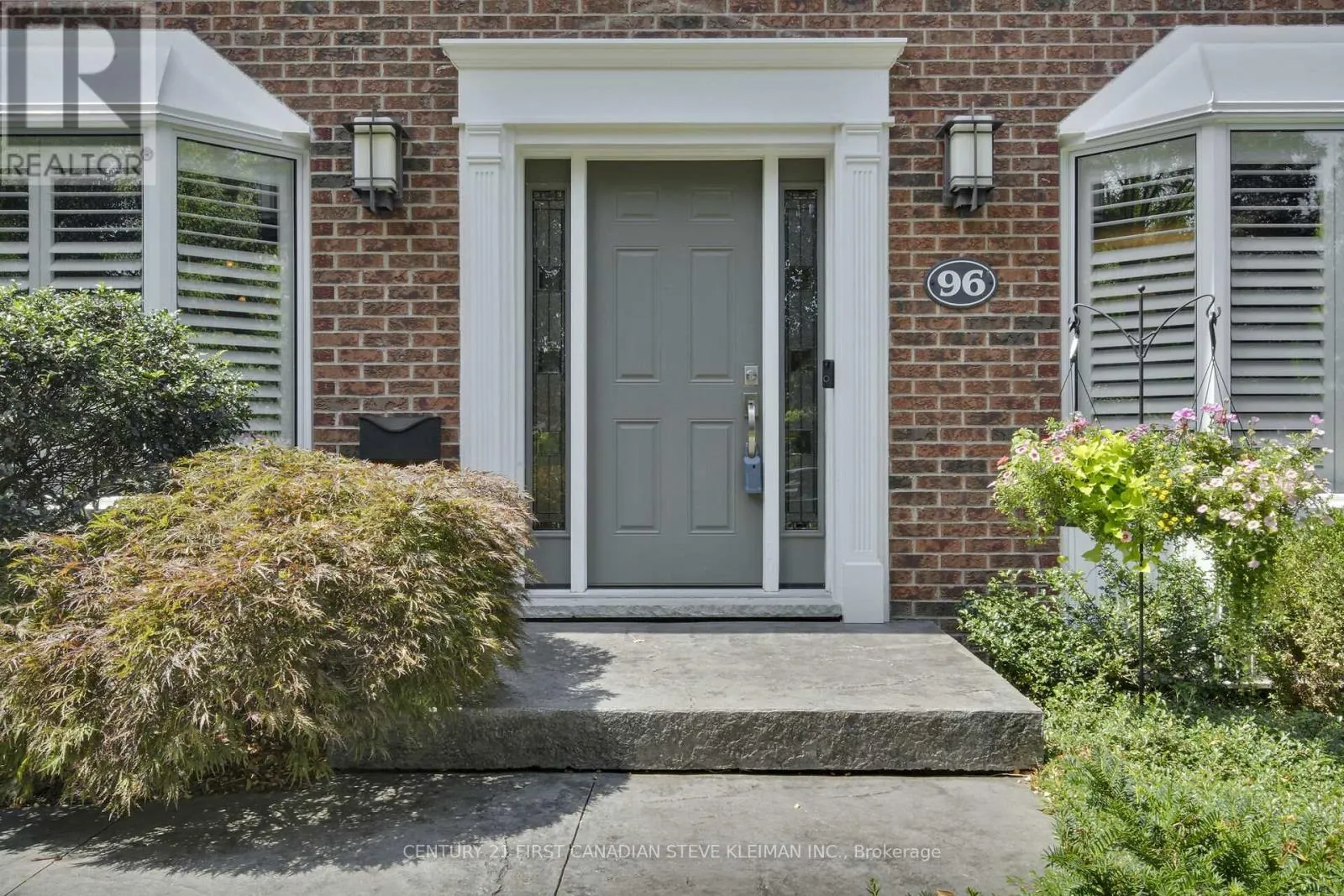 96 MERIDENE CRESCENT W