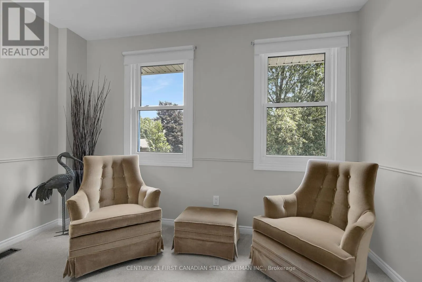 96 MERIDENE CRESCENT W