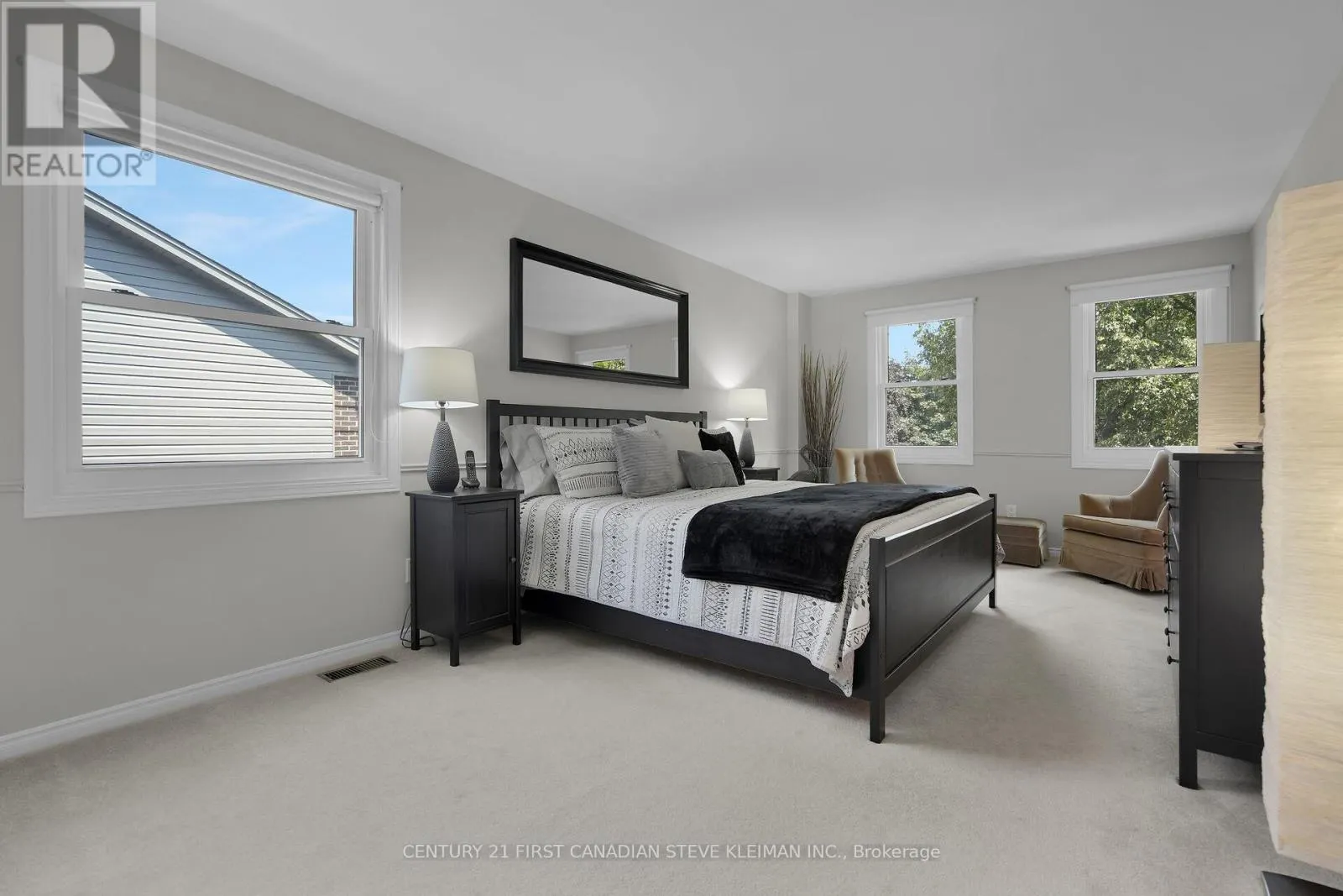 96 MERIDENE CRESCENT W