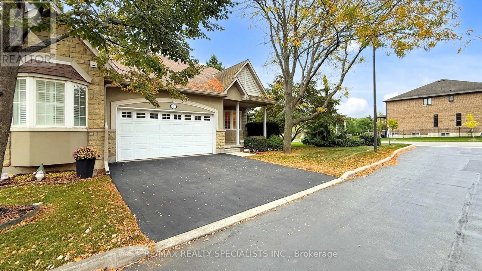 1 - 212 STONEHENGE DRIVE