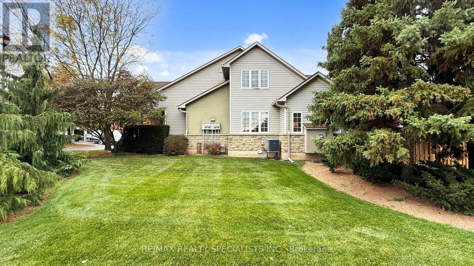 1 - 212 STONEHENGE DRIVE