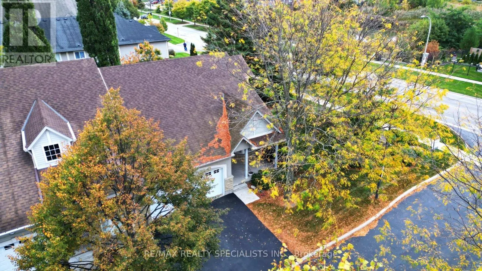 1 - 212 STONEHENGE DRIVE