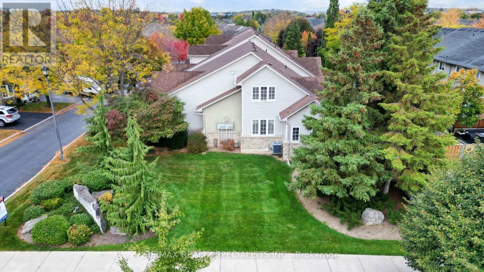 1 - 212 STONEHENGE DRIVE