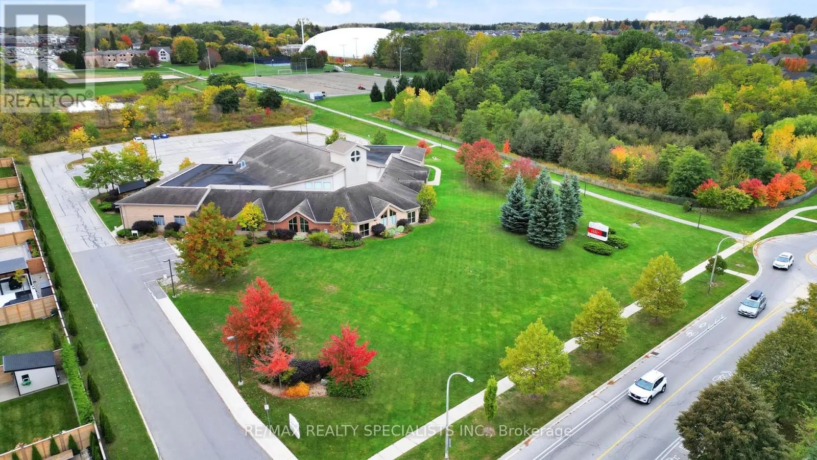 1 - 212 STONEHENGE DRIVE
