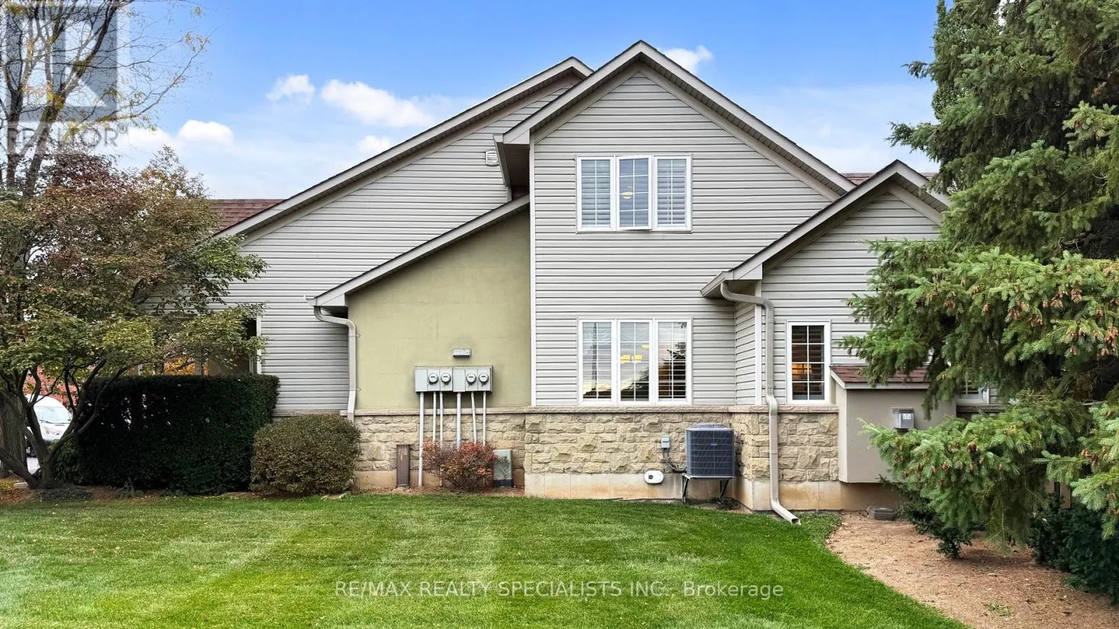 1 - 212 STONEHENGE DRIVE
