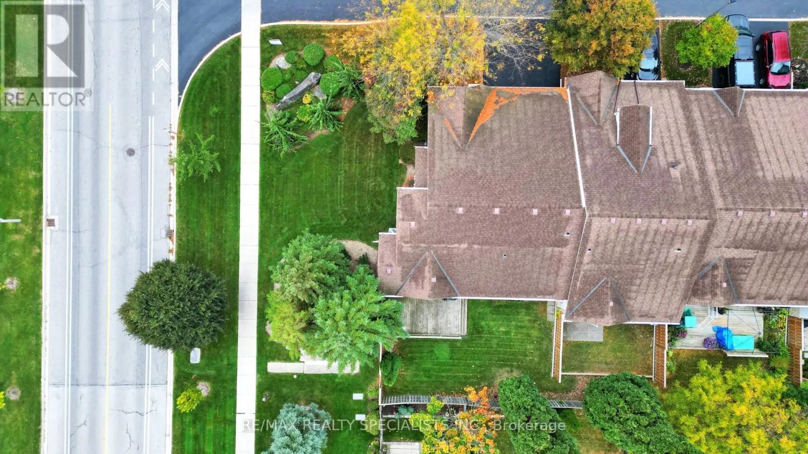 1 - 212 STONEHENGE DRIVE