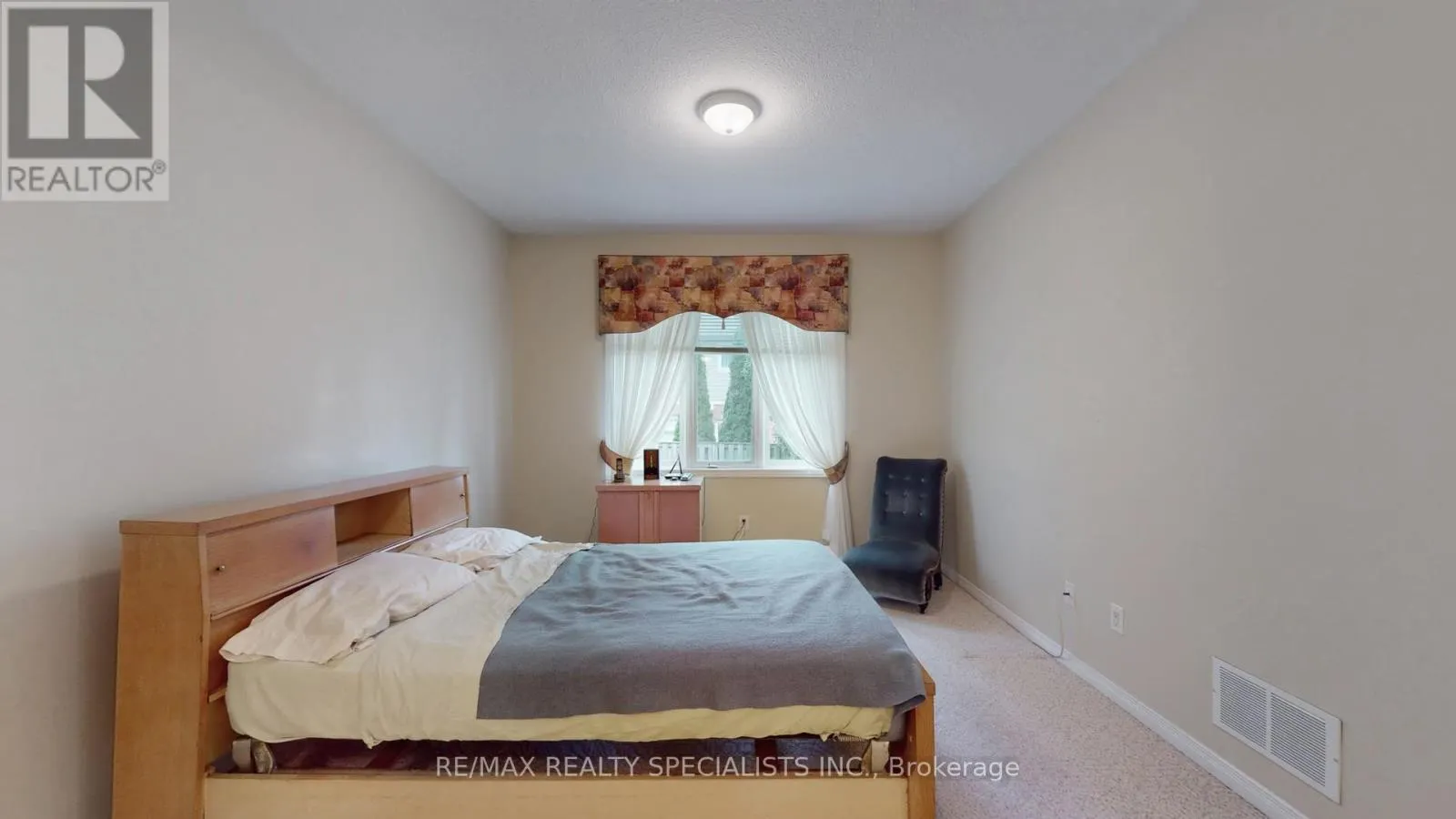 1 - 212 STONEHENGE DRIVE