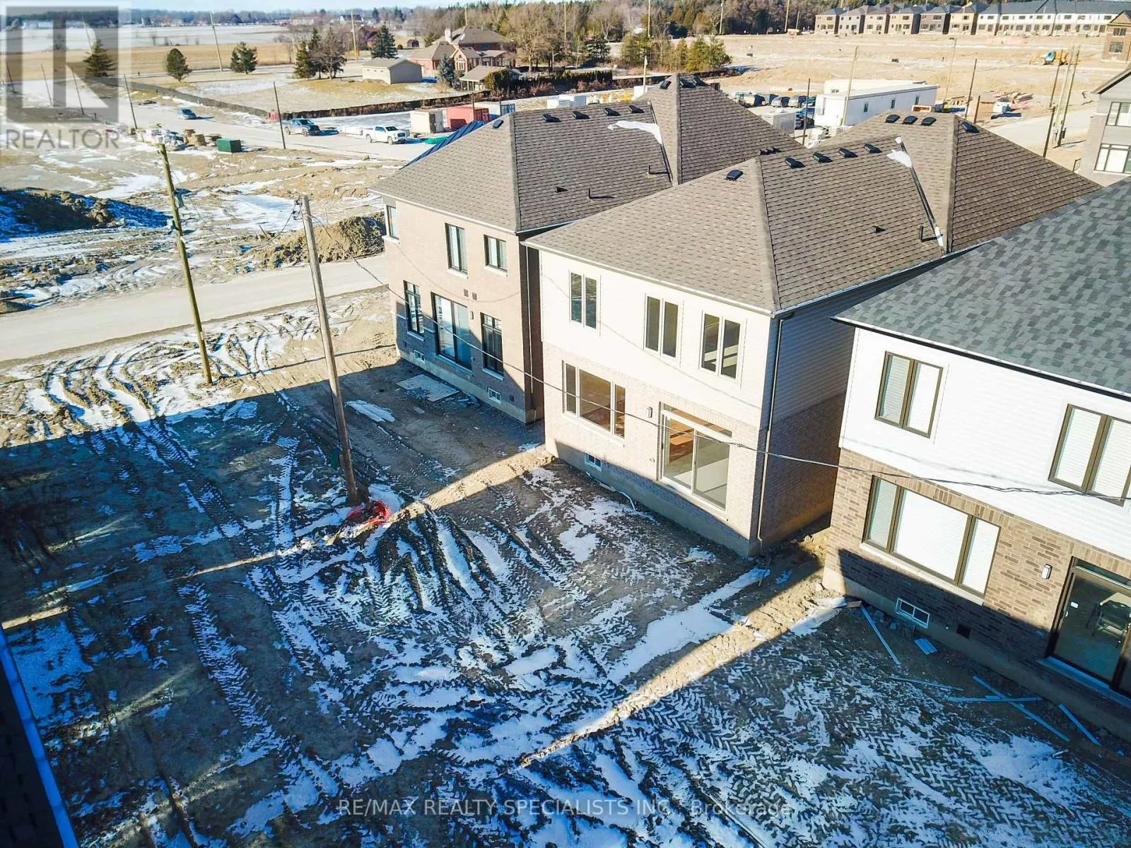 643 WINDWOOD DRIVE