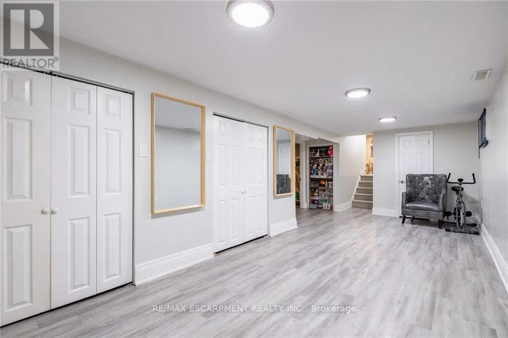 5 TWINOAKS CRESCENT