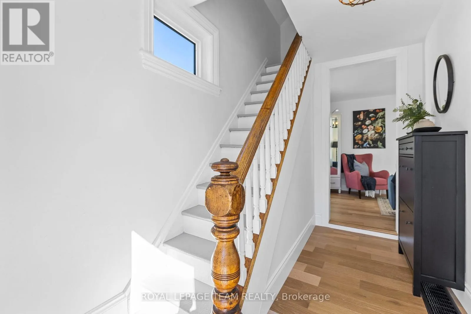 107 QUEEN STREET N