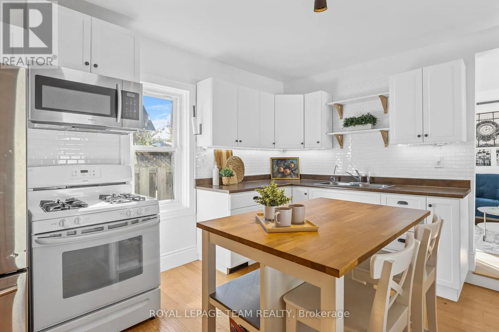 107 QUEEN STREET N