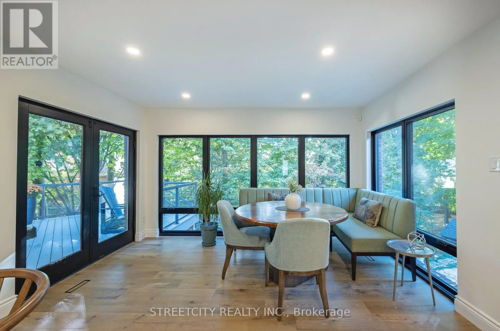 46 FOXBOROUGH GROVE