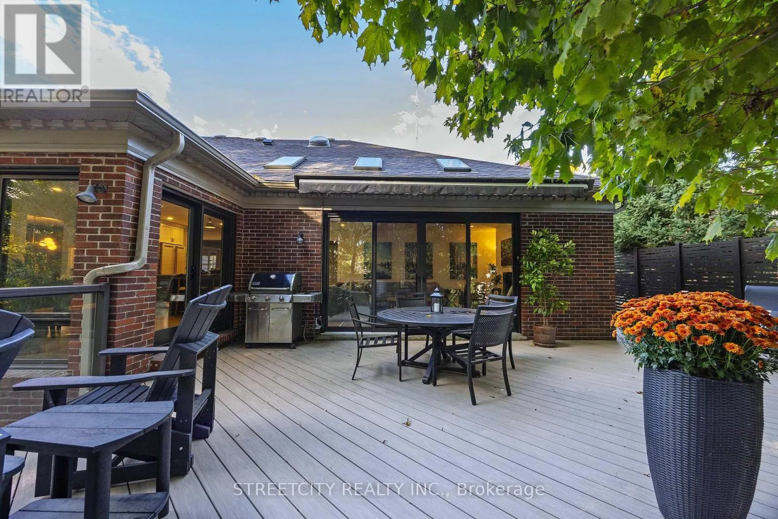 46 FOXBOROUGH GROVE
