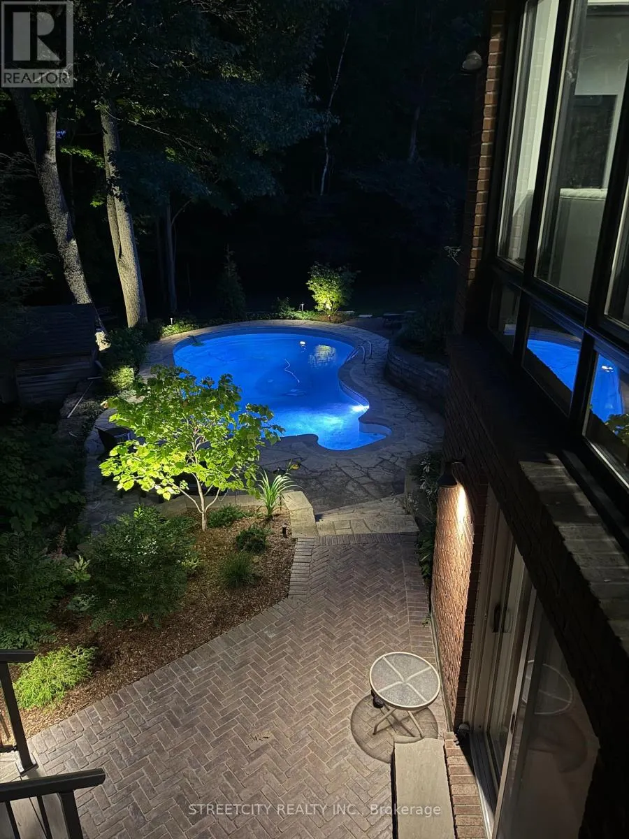 46 FOXBOROUGH GROVE