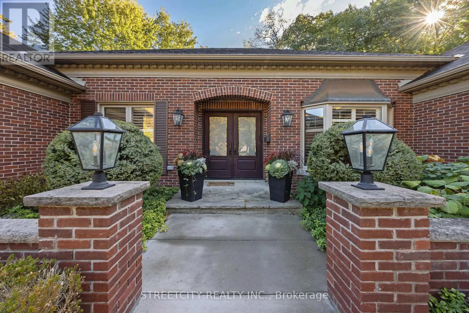 46 FOXBOROUGH GROVE