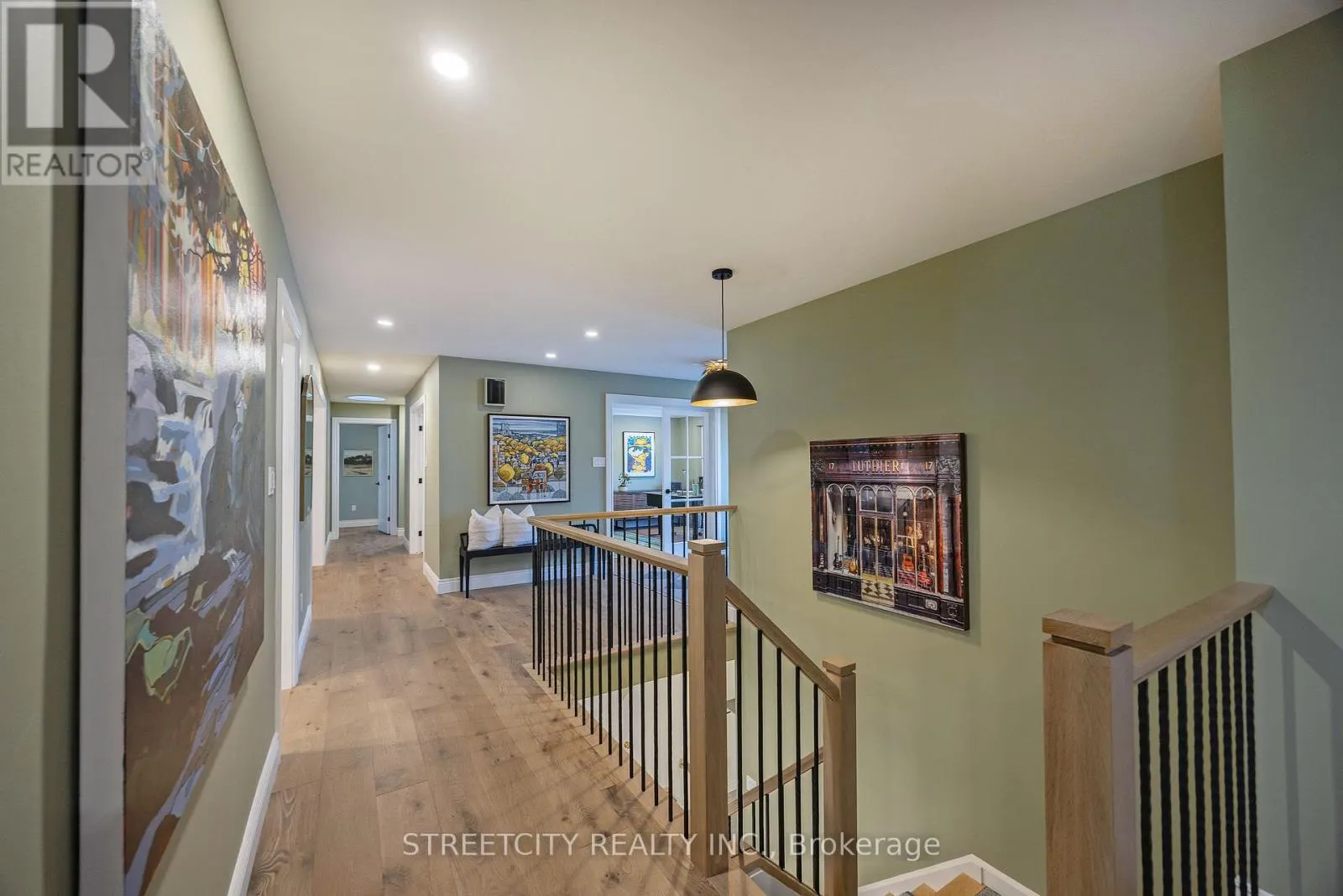 46 FOXBOROUGH GROVE