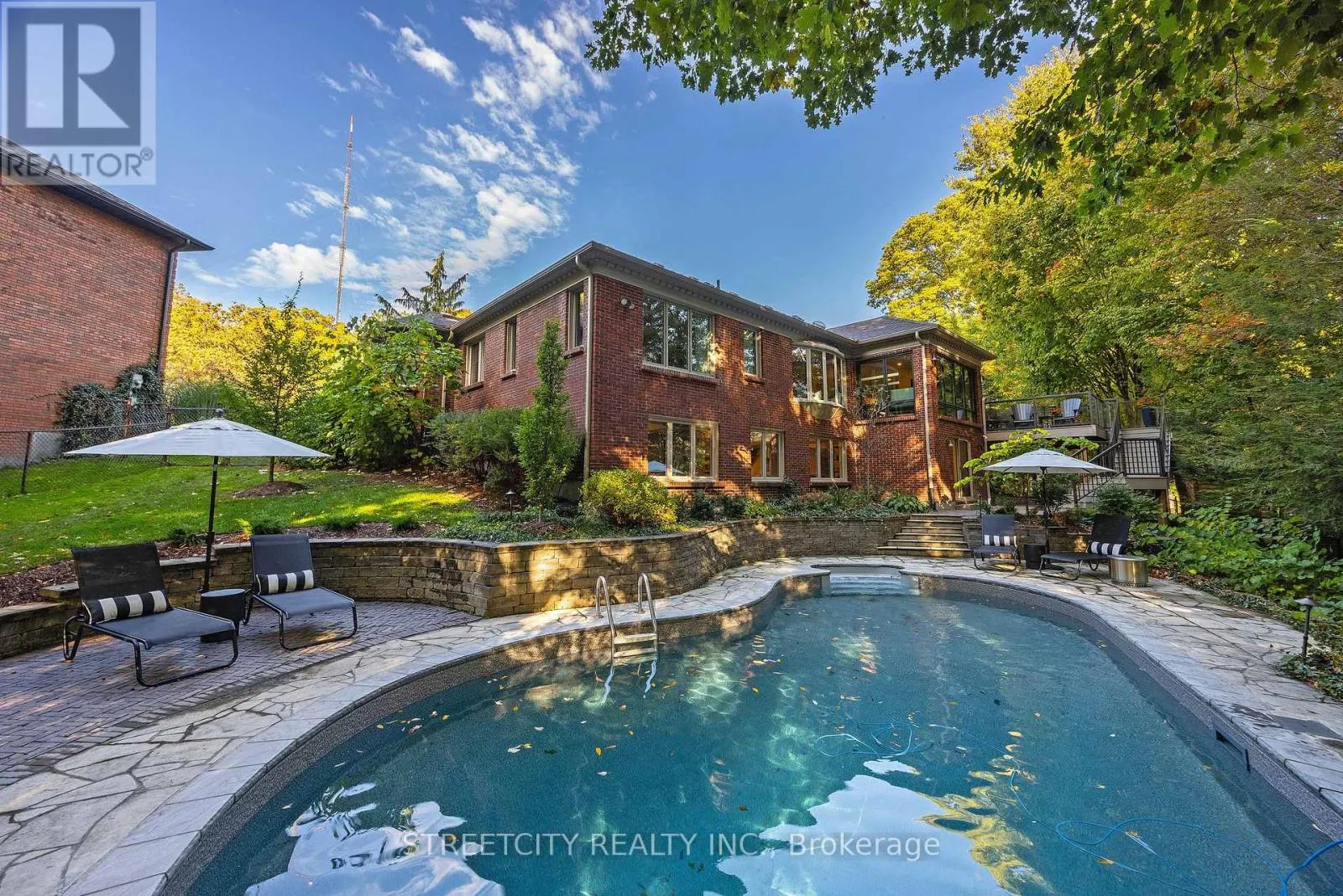 46 FOXBOROUGH GROVE