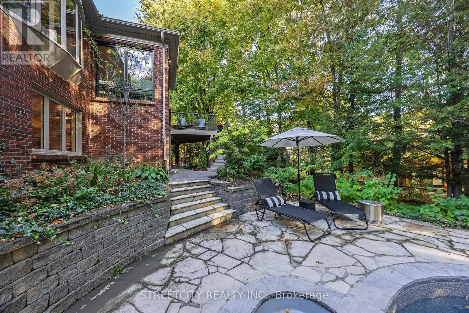 46 FOXBOROUGH GROVE
