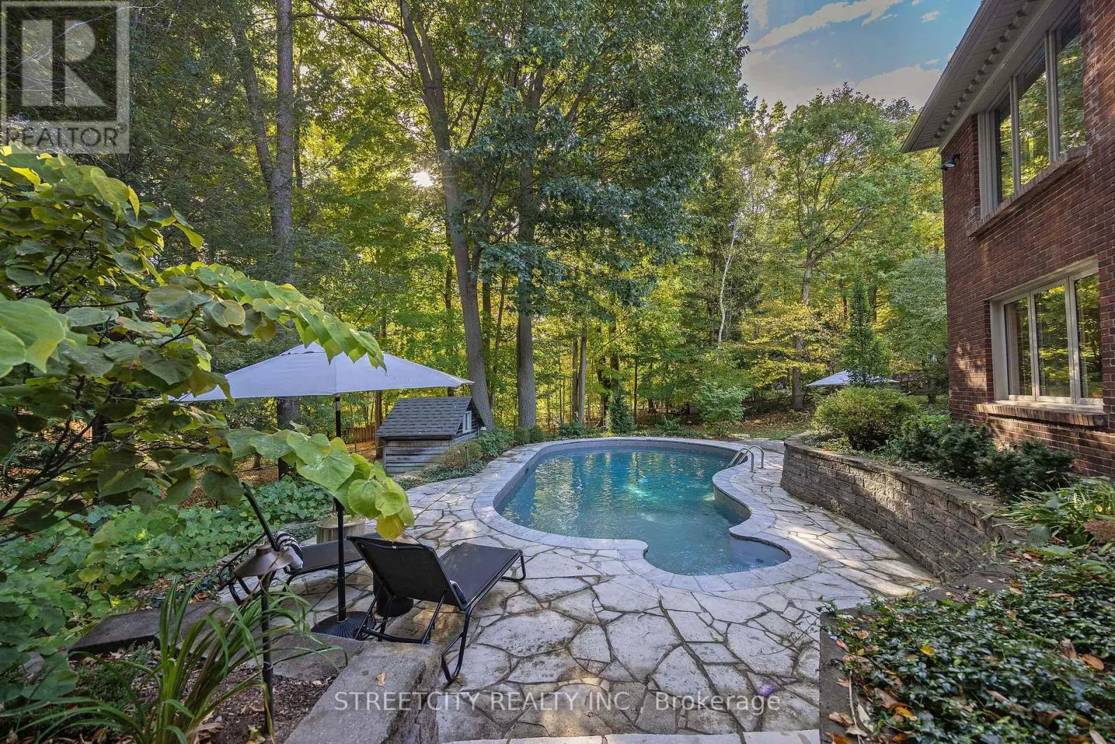 46 FOXBOROUGH GROVE
