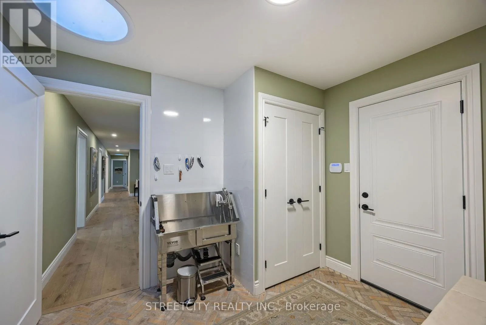 46 FOXBOROUGH GROVE