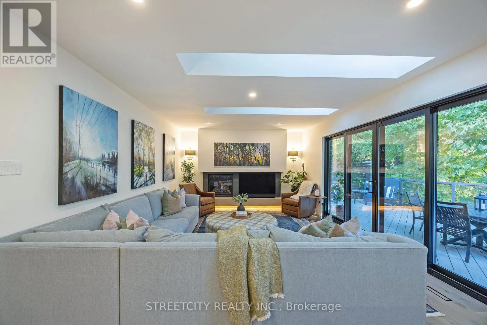 46 FOXBOROUGH GROVE