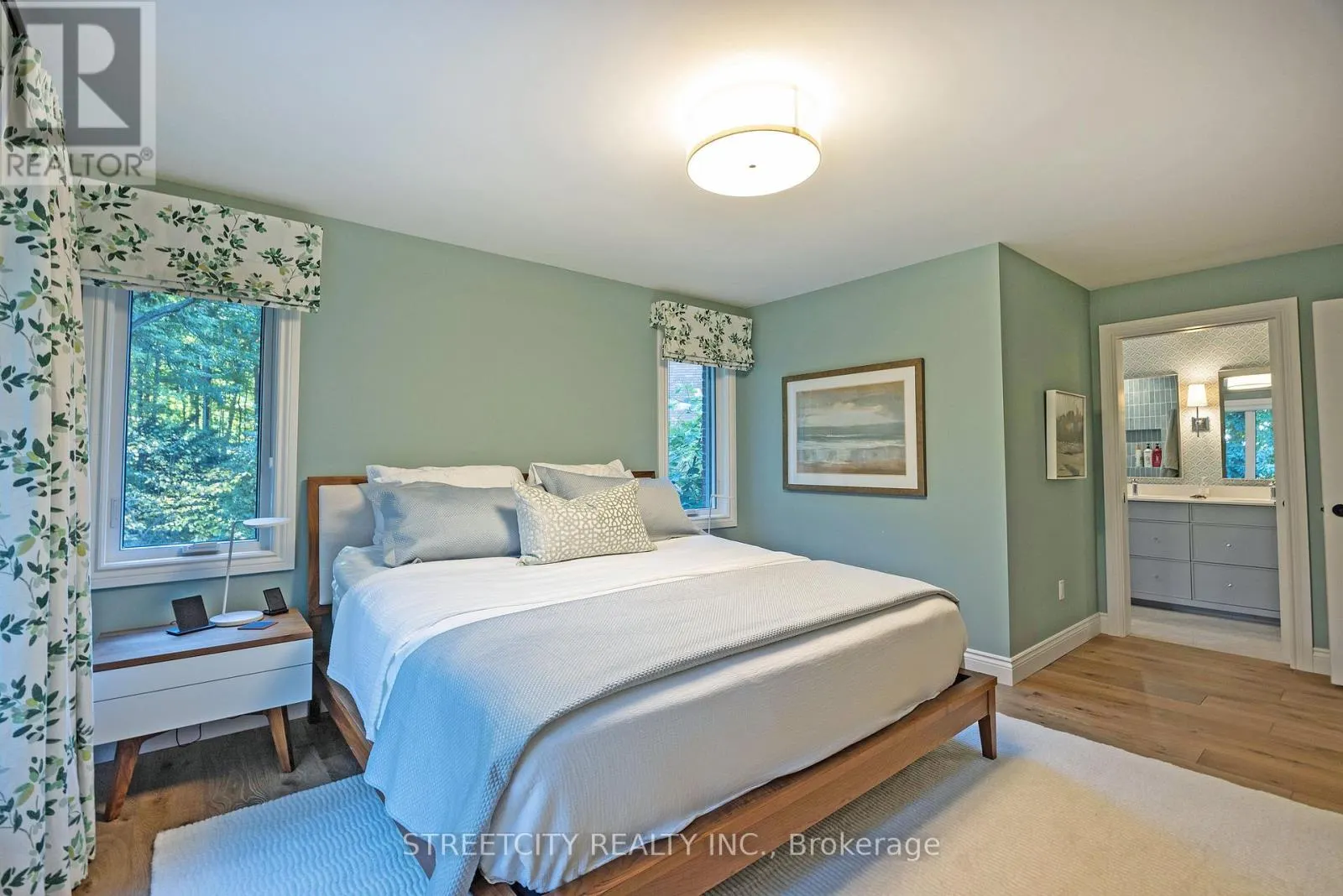 46 FOXBOROUGH GROVE