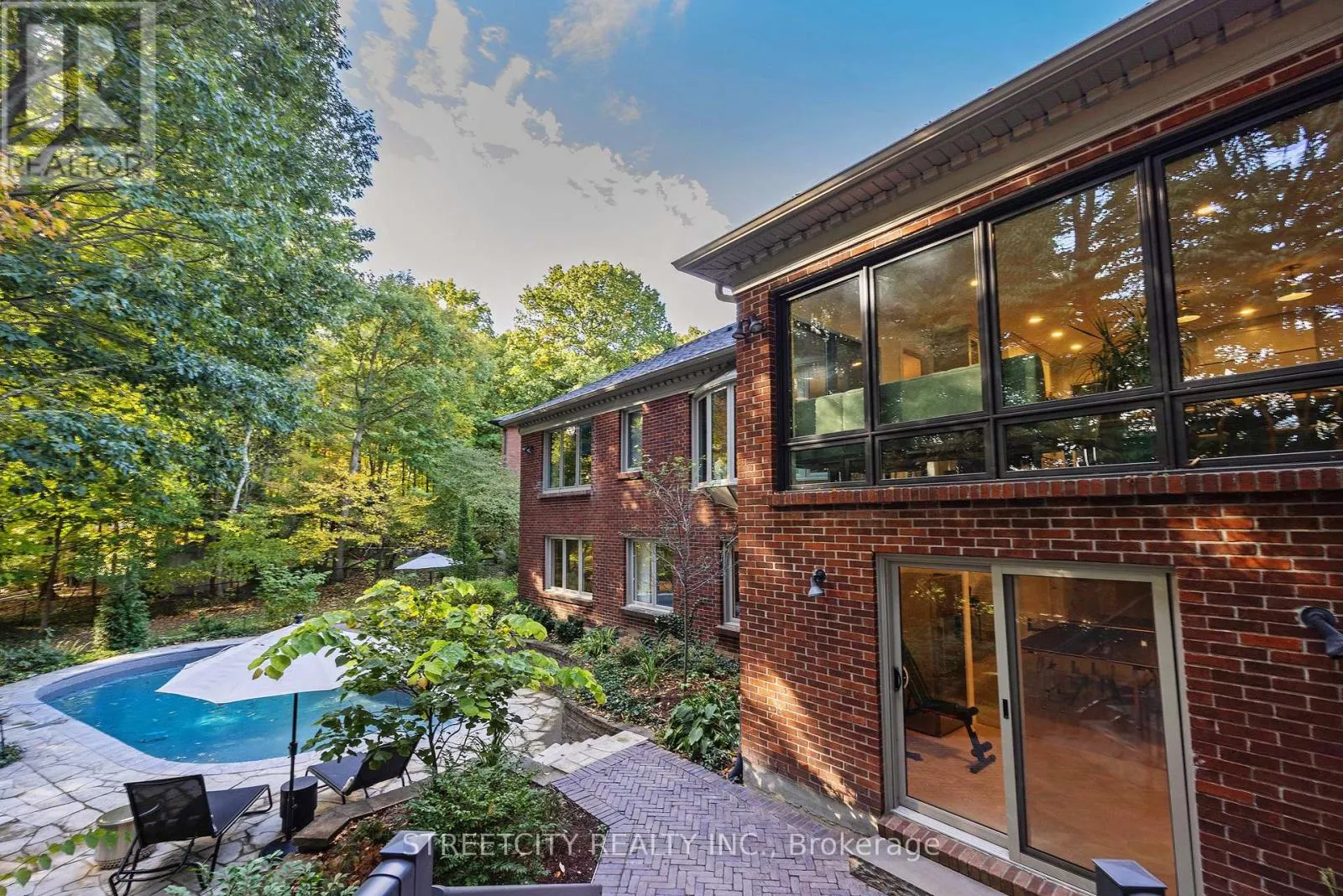 46 FOXBOROUGH GROVE