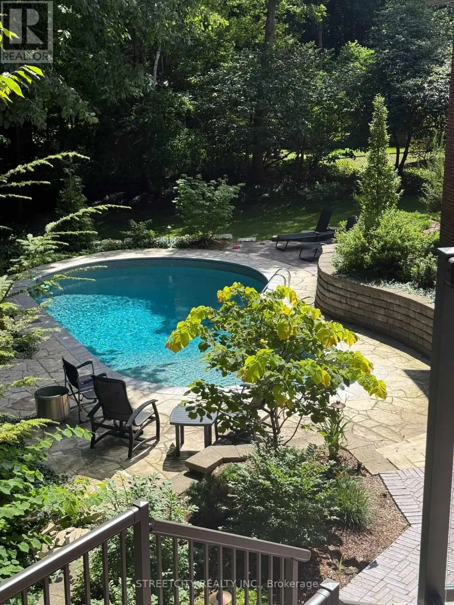 46 FOXBOROUGH GROVE
