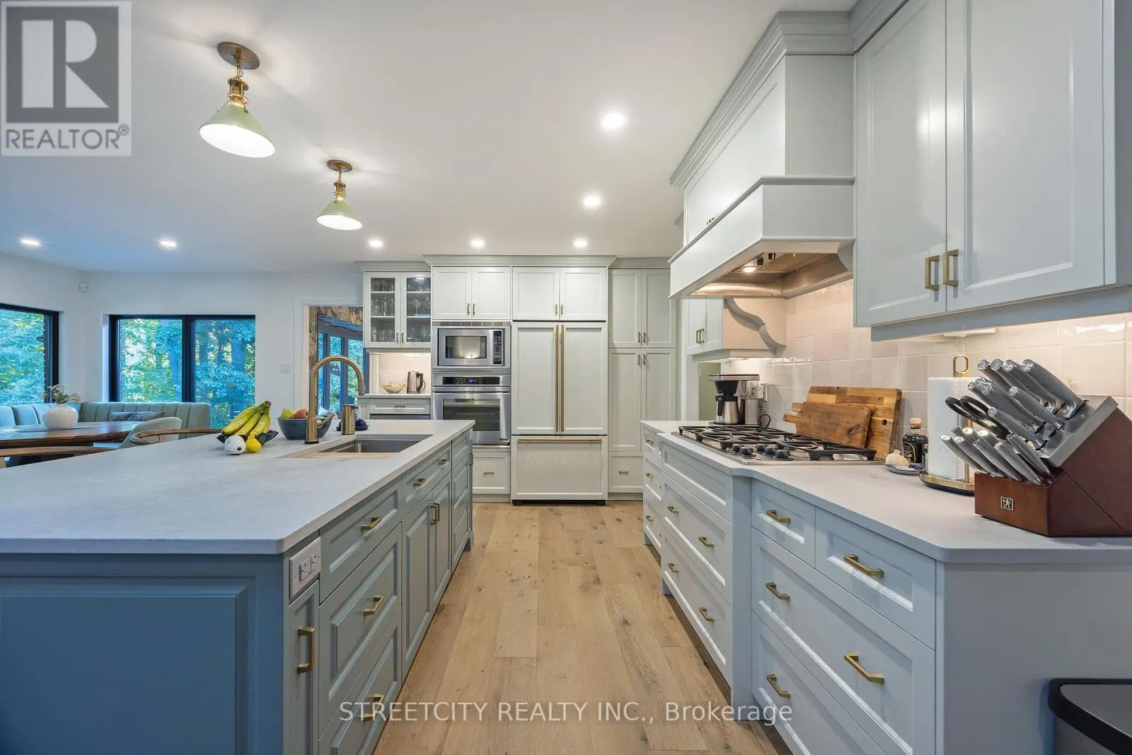46 FOXBOROUGH GROVE