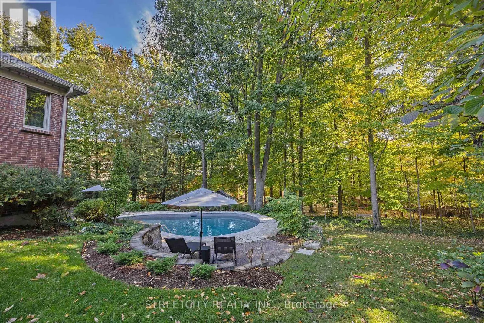 46 FOXBOROUGH GROVE