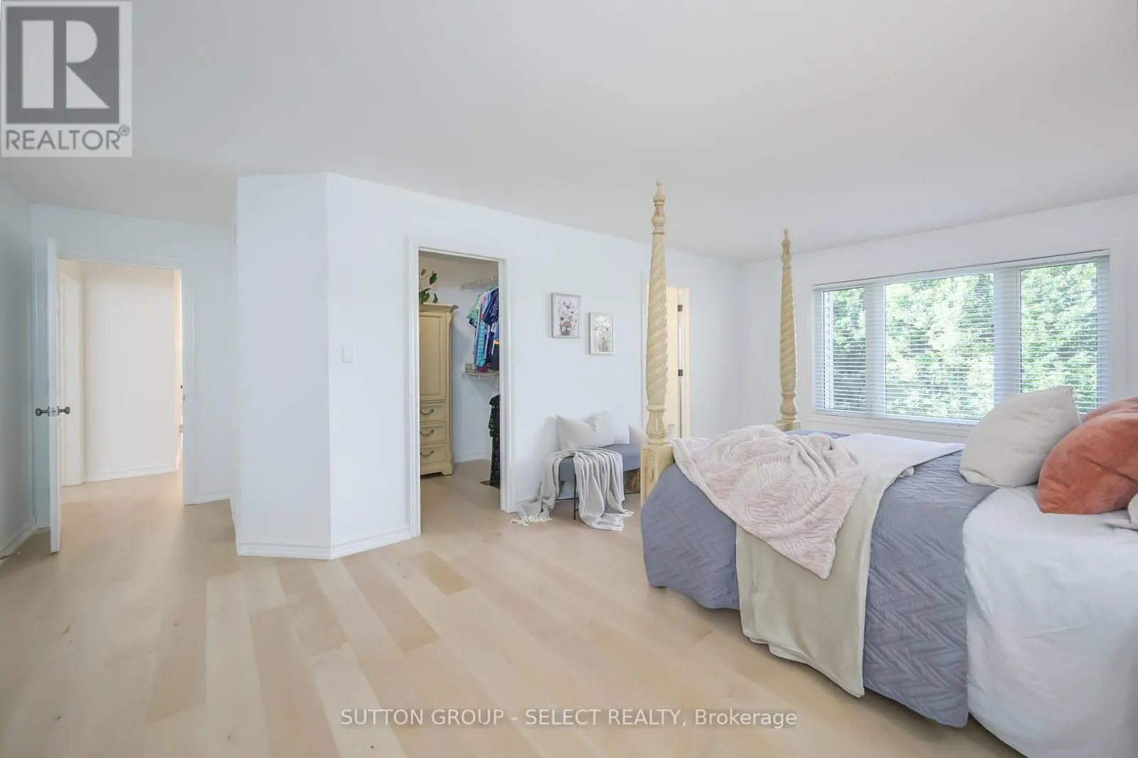 270 EAST RIVERTRACE WALK