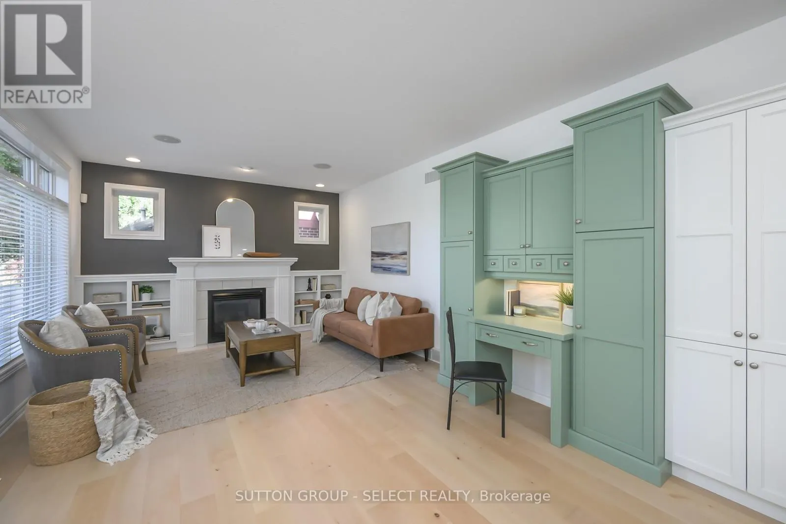 270 EAST RIVERTRACE WALK