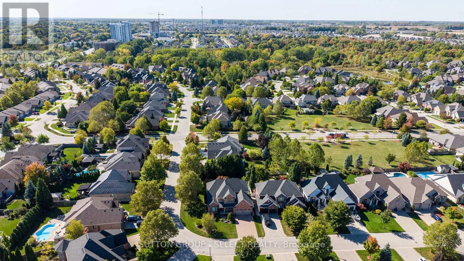 270 EAST RIVERTRACE WALK