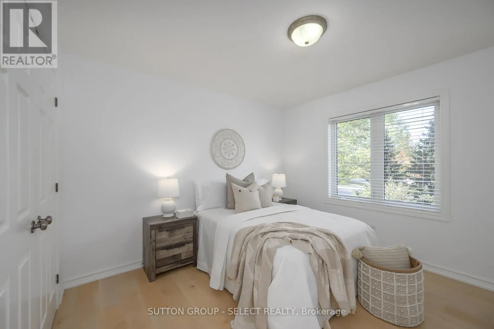 270 EAST RIVERTRACE WALK