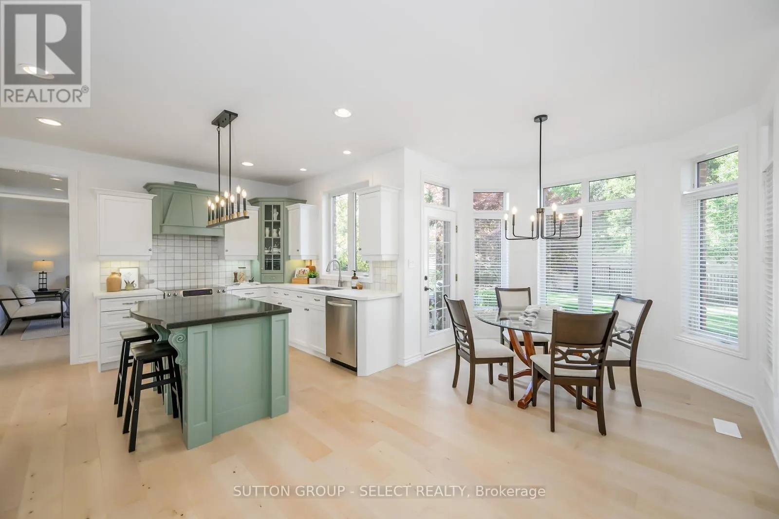 270 EAST RIVERTRACE WALK