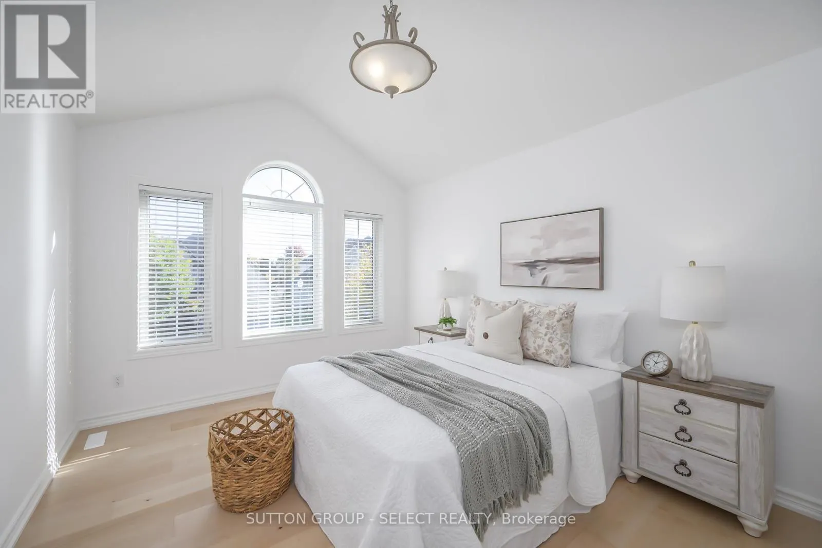 270 EAST RIVERTRACE WALK
