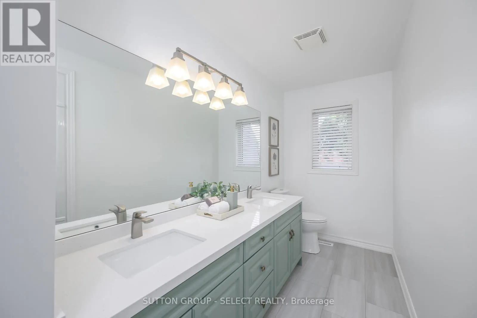 270 EAST RIVERTRACE WALK