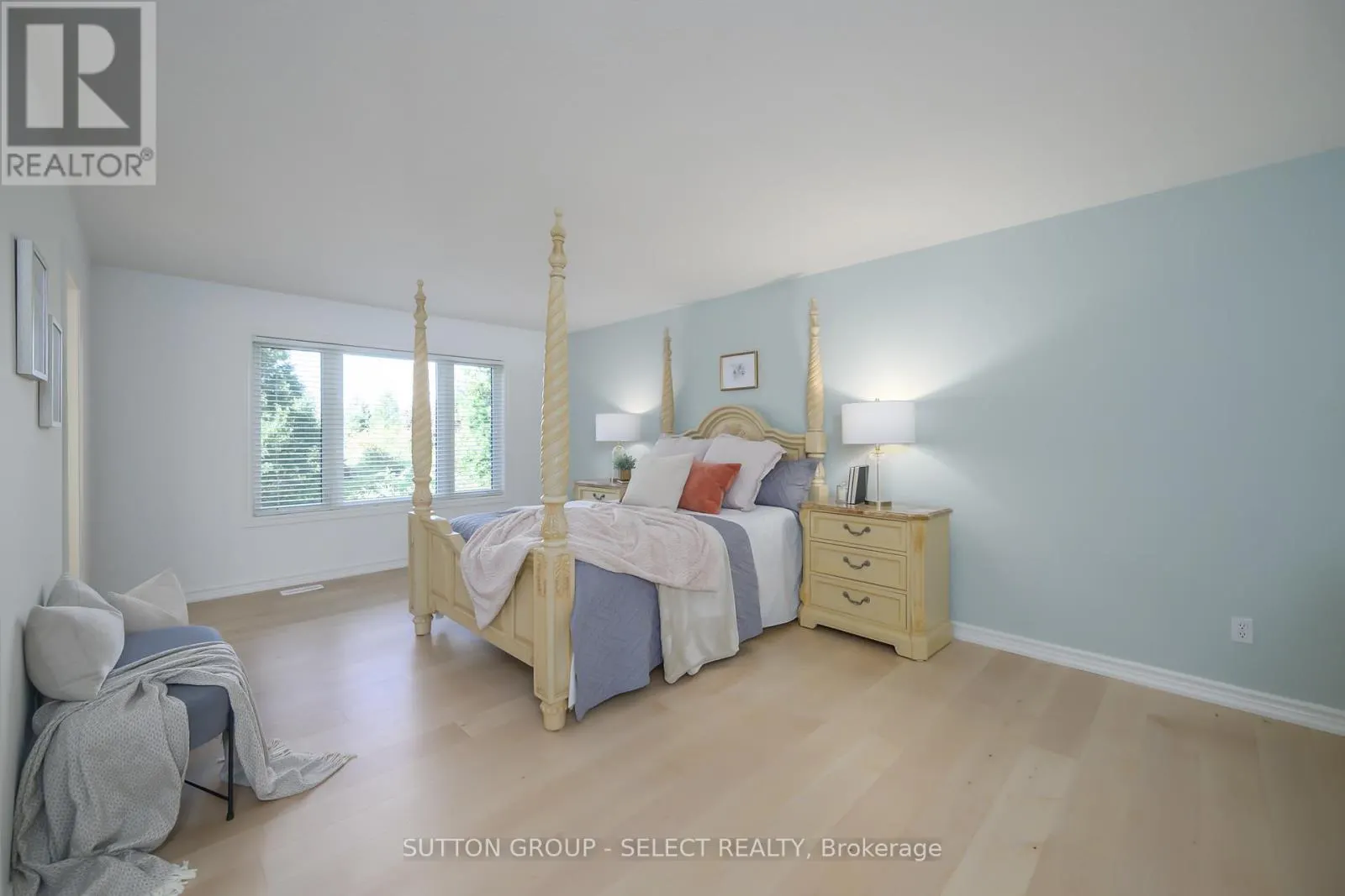 270 EAST RIVERTRACE WALK