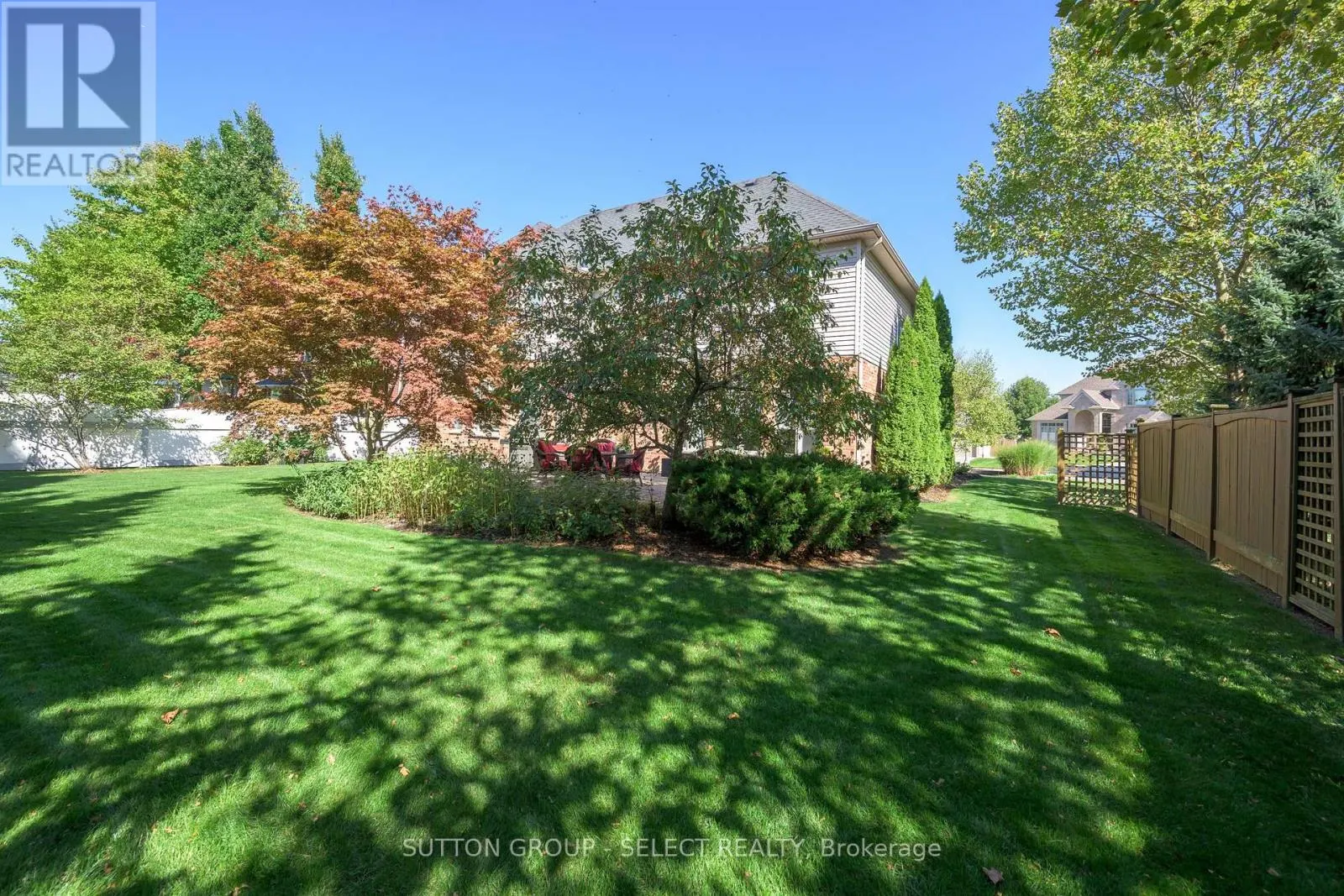 270 EAST RIVERTRACE WALK