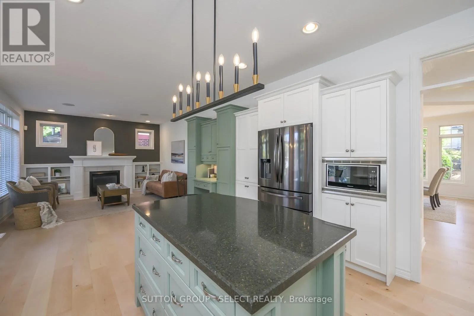 270 EAST RIVERTRACE WALK