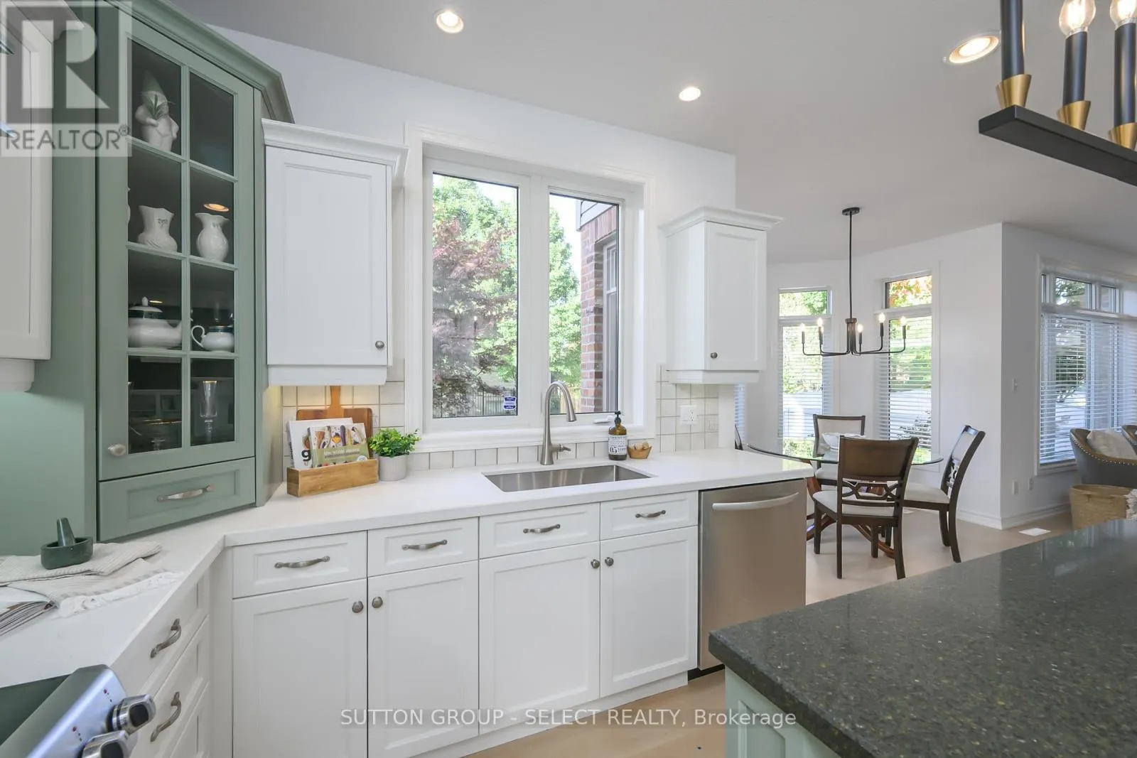 270 EAST RIVERTRACE WALK