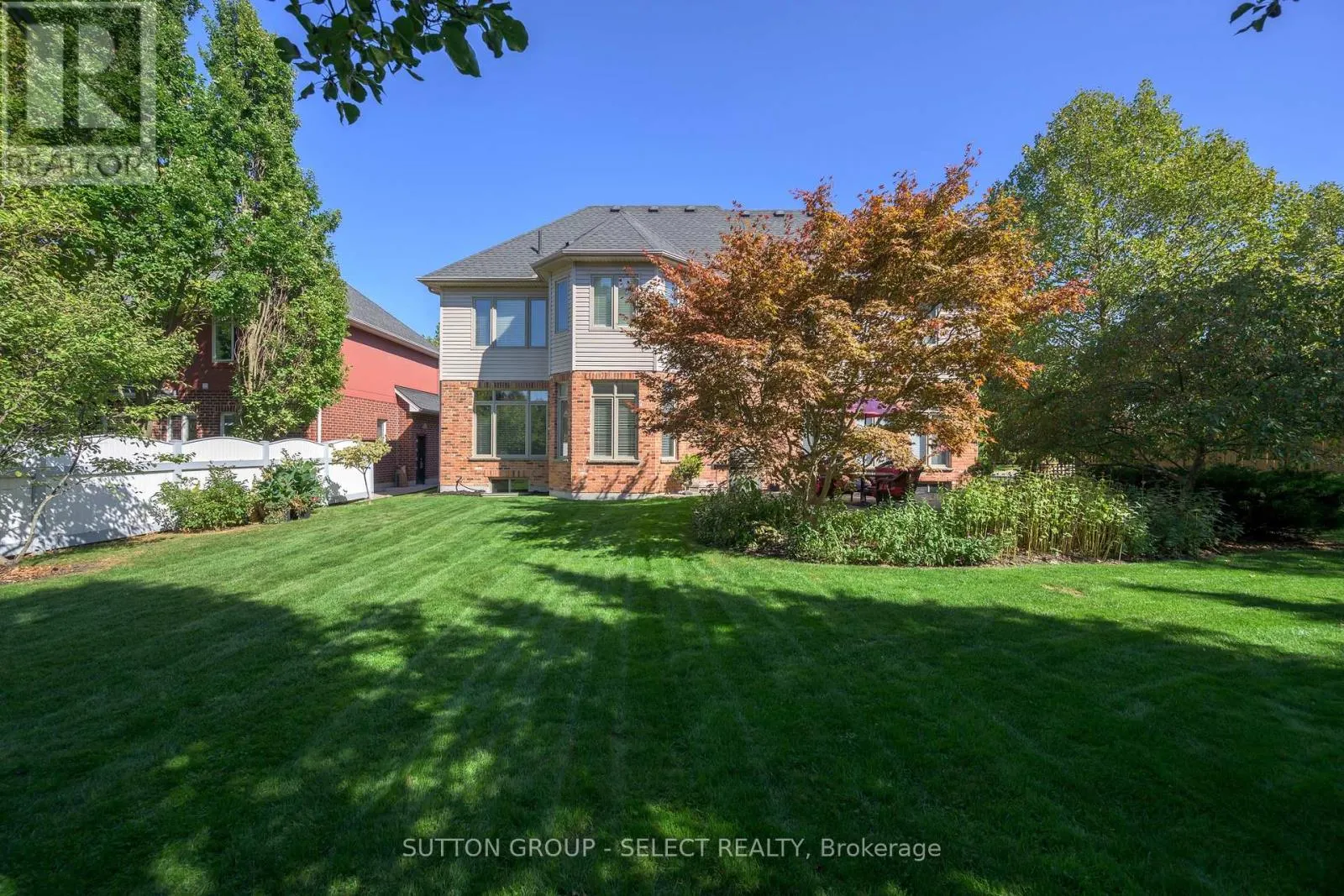 270 EAST RIVERTRACE WALK